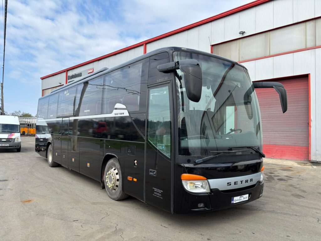Autocar Setra colantat integral, finisaj negru lucios - colantare vehicul mare